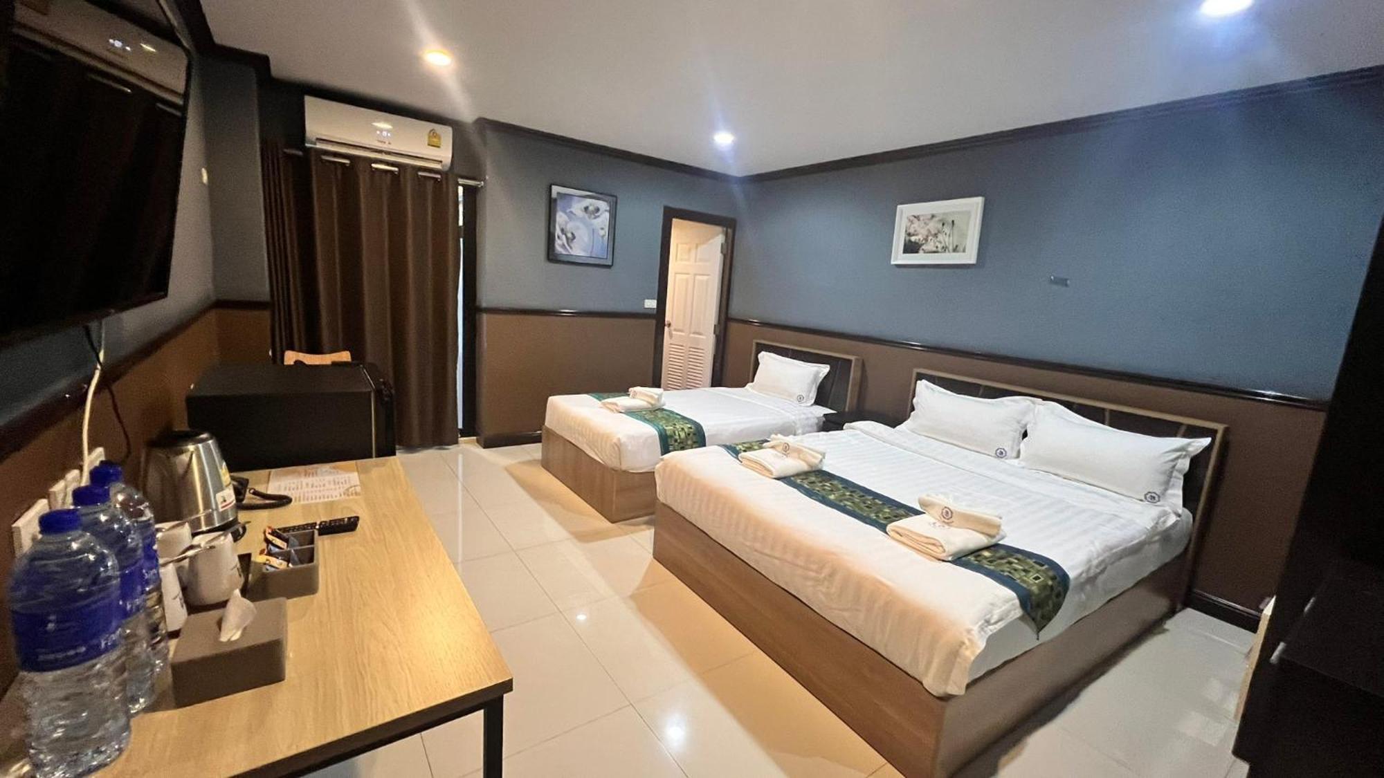 The Breton Hotel Media Bangkok Exterior foto